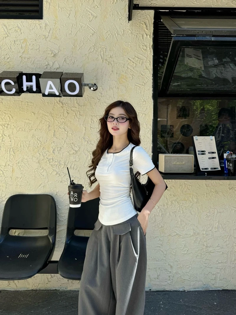 Gái xinh tik tok show hàng nổi bật với hình ảnh đẹp và sống động