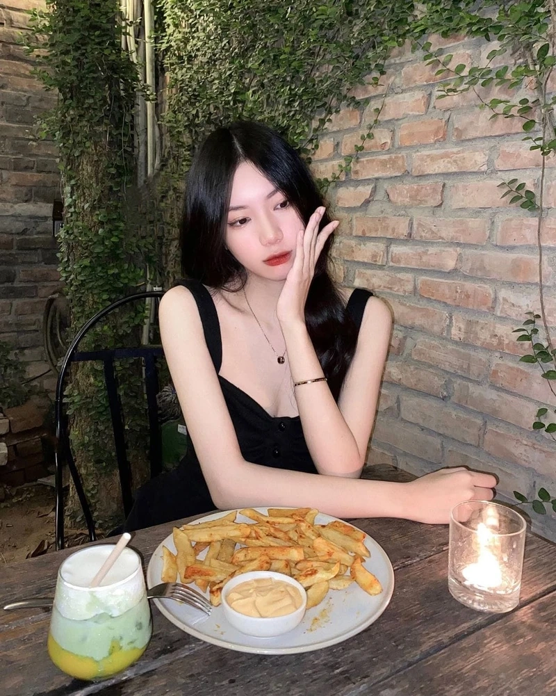 Gái instagram thu hút ánh nhìn bởi vẻ đẹp trẻ trung