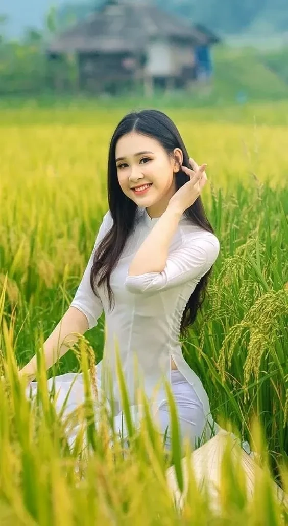 Gái xinh tóc dài đeo kính cute, phong cách dễ thương và thu hút