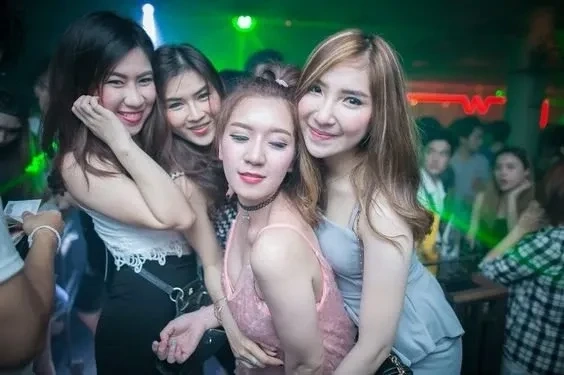 Ảnh gái bar đẹp làm nổi bật vẻ đẹp cuốn hút và dễ thương