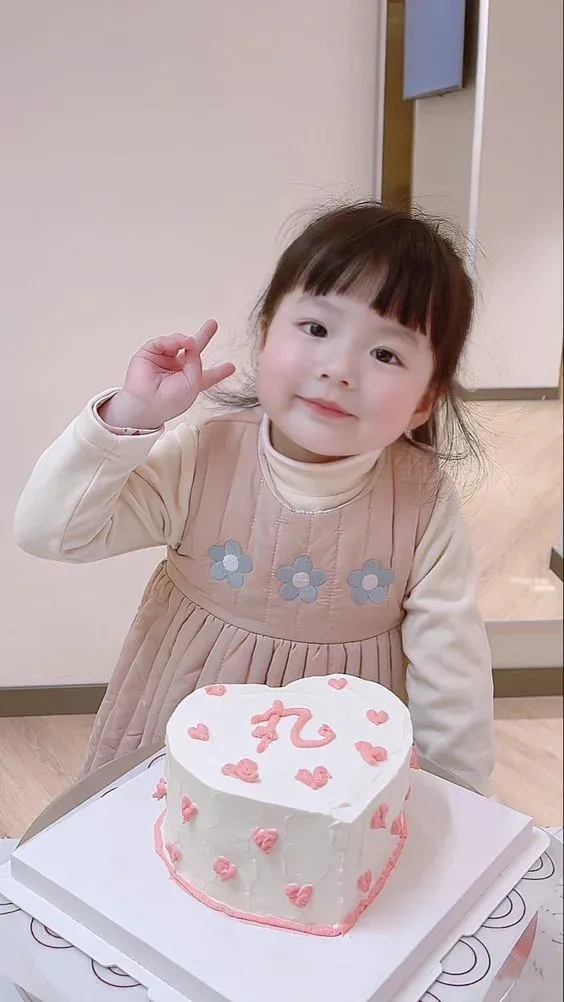 Hình ảnh em bé gái dễ thương cho máy tính dễ thương nhất dành cho bạn
