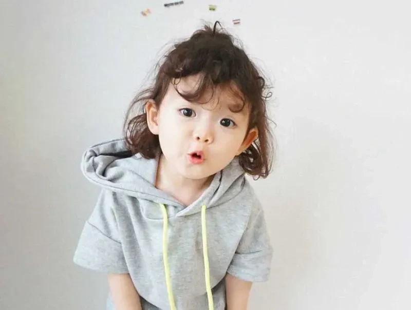 Bộ sưu tập hình ảnh bé gái dễ thương đa dạng và hấp dẫn