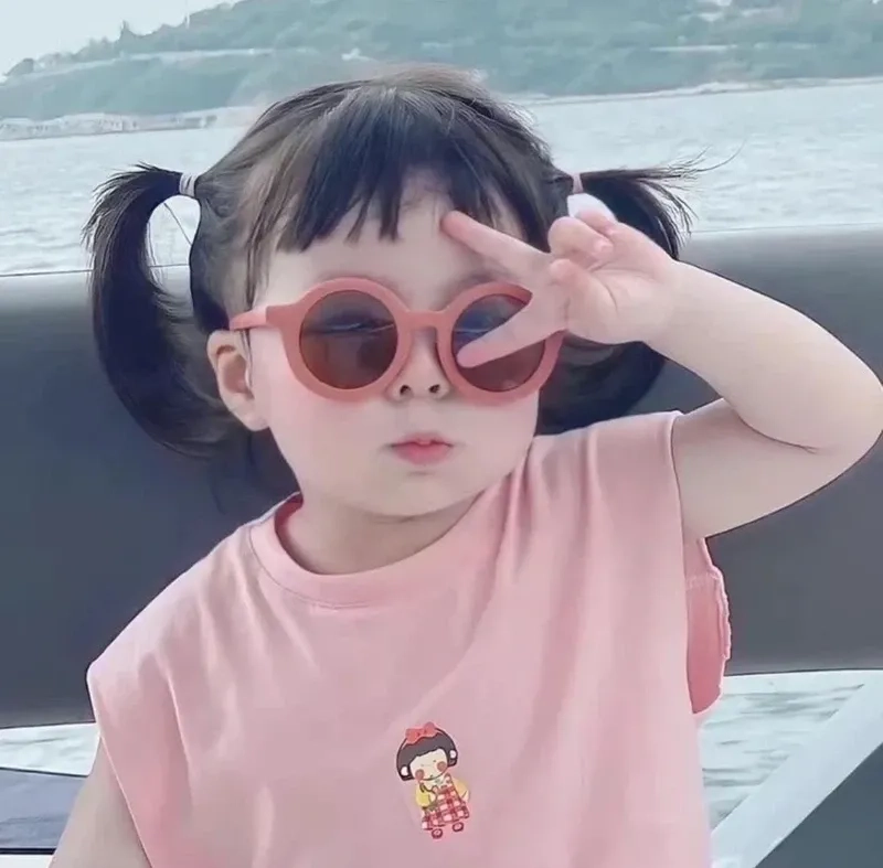 Hình ảnh bé gái dễ thương cho điện thoại HD sắc nét và đẹp mắt