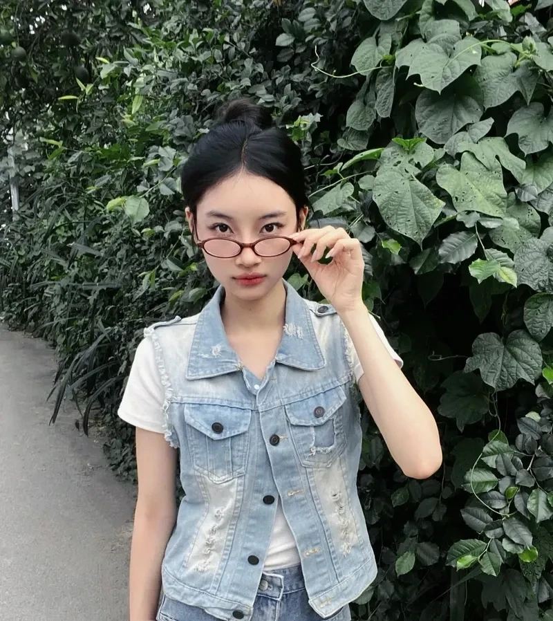 Ảnh gái 2k12 với trang phục hiện đại làm nổi bật nét đẹp cá tính