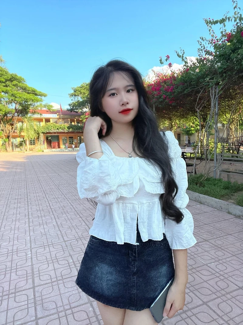 Hình ảnh gái k10 mang đến sự thu hút với vẻ đẹp tự nhiên và trong sáng