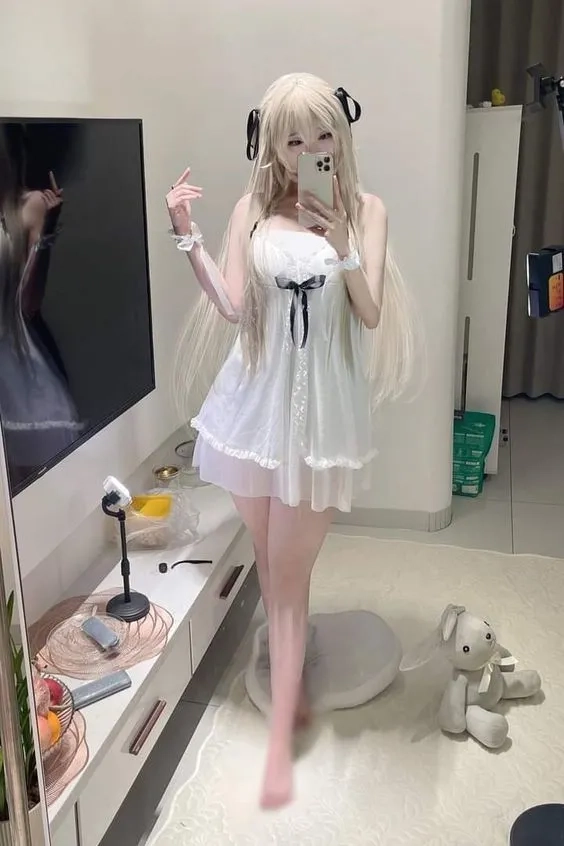 Ảnh cosplay Princess Leia toát lên vẻ đẹp cổ điển và sức mạnh nội tâm