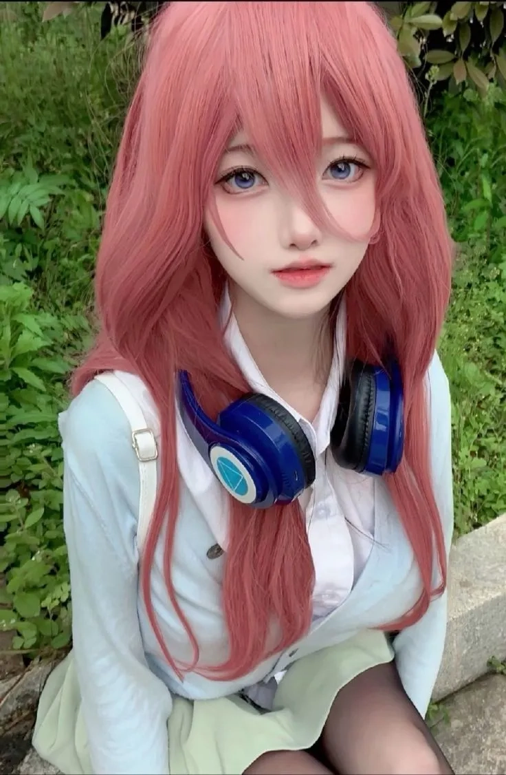 Ảnh cosplay She-Hulk thể hiện sức mạnh vượt trội và phong cách tự tin