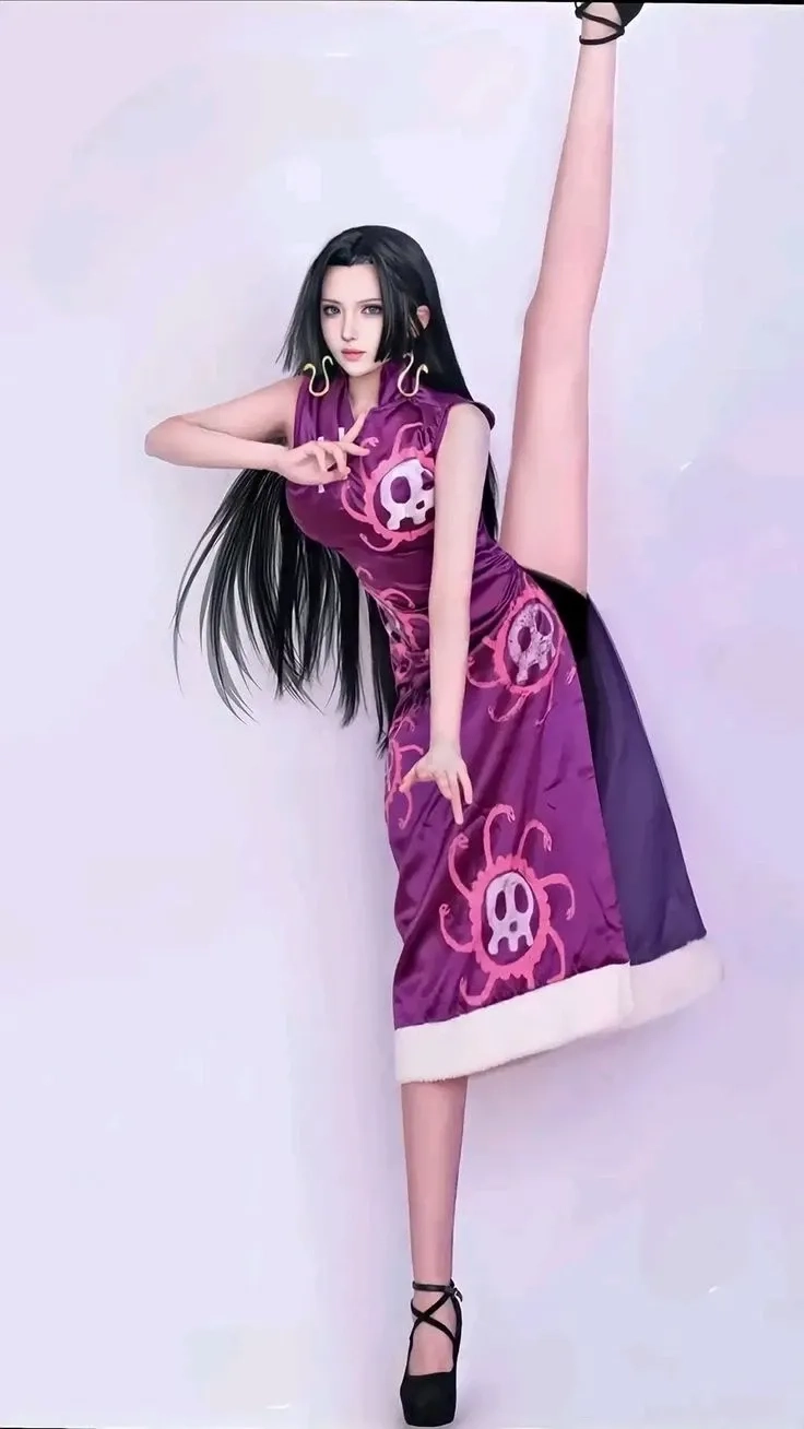 Ảnh cosplay Elsa (Frozen) ghi lại vẻ đẹp băng giá và sức mạnh kỳ diệu