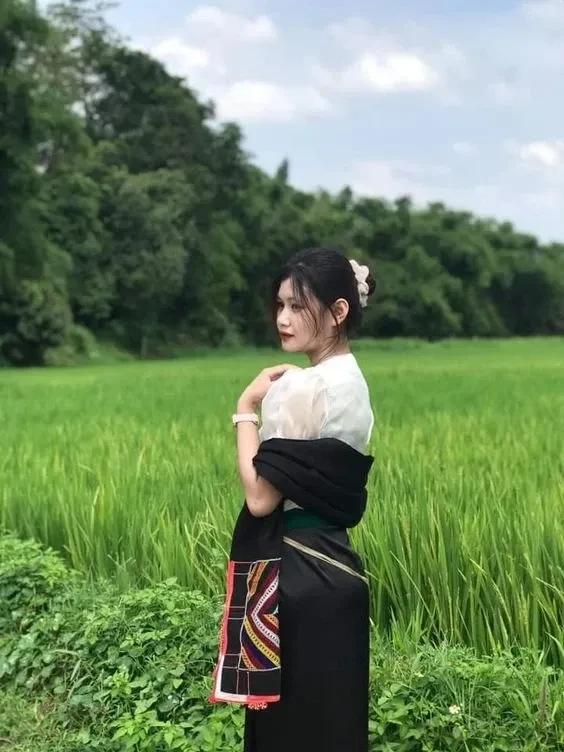 Gái dân tộc Akha, nổi bật với nét đẹp đặc trưng và hiền hòa