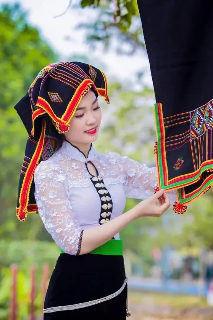 Gái dân tộc Karen, xinh đẹp và dễ thương theo nét văn hóa riêng