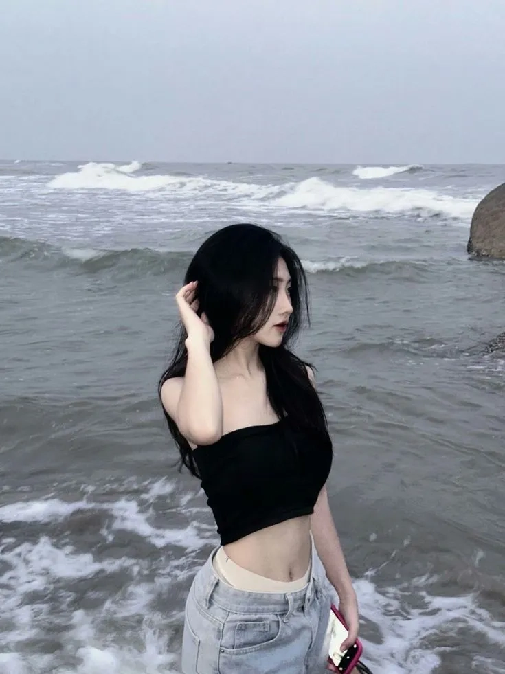 Ảnh gái đẹp chân dài tôn lên vẻ đẹp duyên dáng và quyến rũ