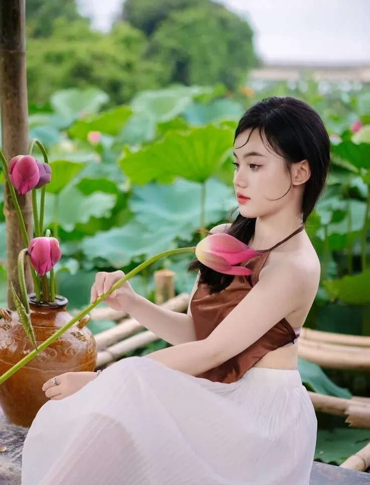 Cách mặc áo yếm giúp phụ nữ tự tin thể hiện vẻ đẹp mộc mạc và tự nhiên