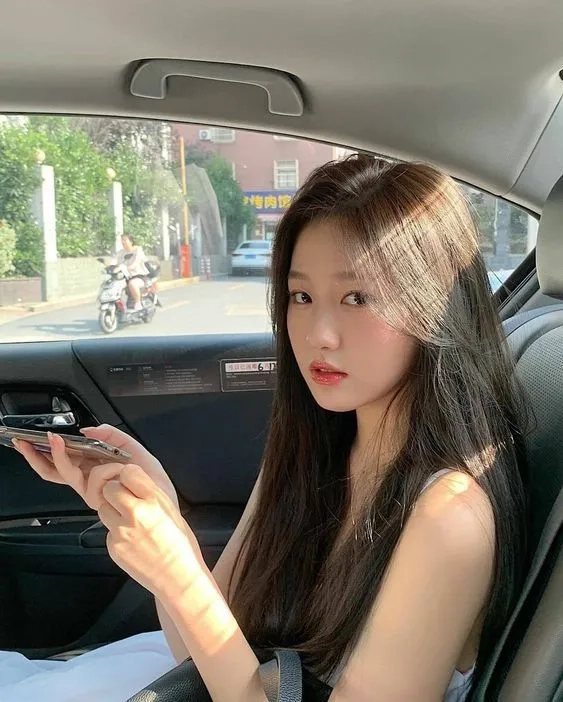 Ảnh HyunA thể hiện phong cách mạnh mẽ và cuốn hút đặc trưng