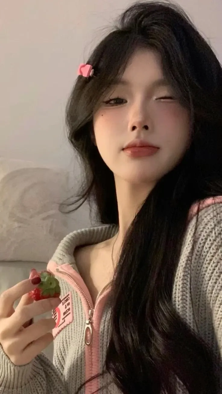 Ảnh Jun Ji Hyun toát lên sự thanh lịch và thần thái đầy cuốn hút