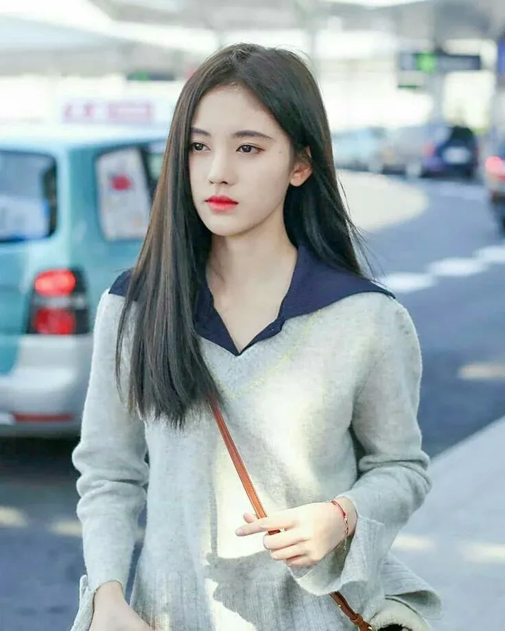 Ảnh Kim Ji Won thể hiện nét đẹp ngọt ngào và tài năng diễn xuất nổi bậ