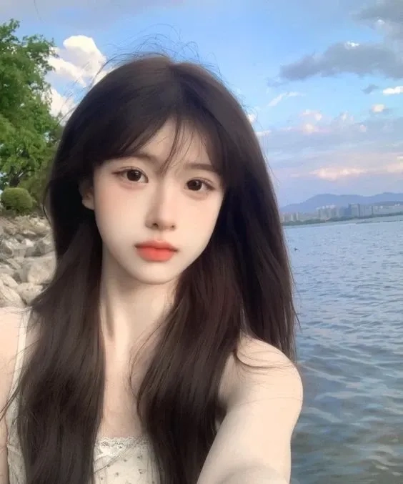 Ảnh Lisa BLACKPINK với phong cách cá tính và đầy năng lượng