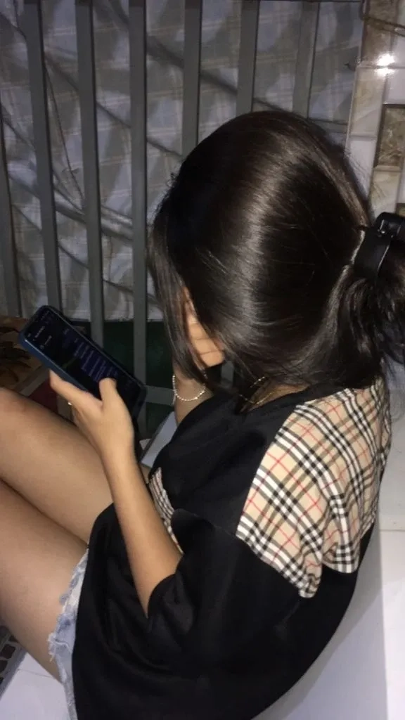 Hình ảnh gái k7 đeo kính miễn phí dễ dàng tải về và sử dụng ngay