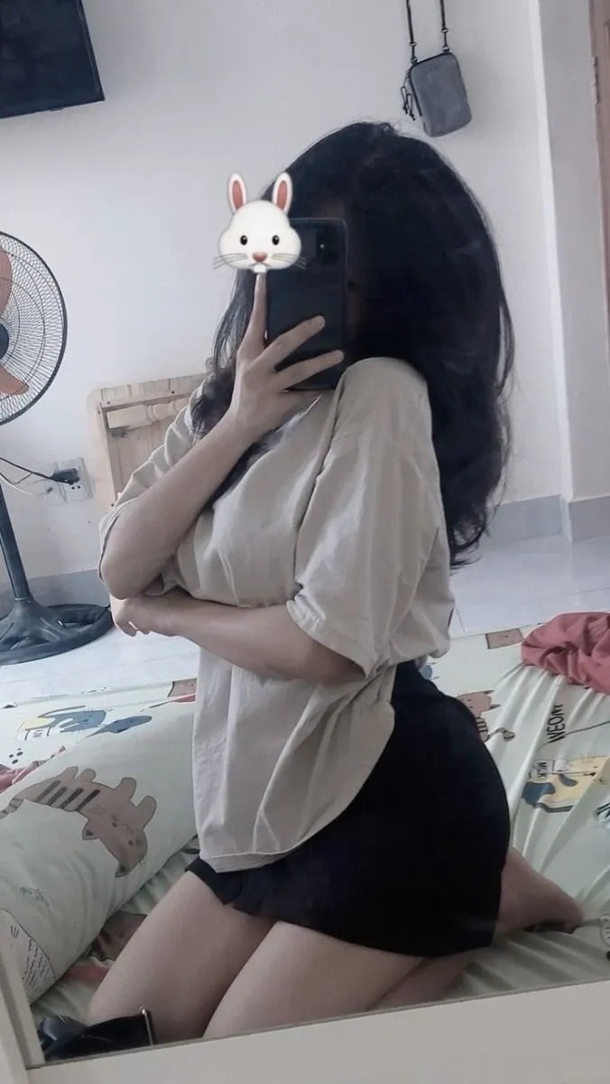 Hình ảnh gái k7 che mặt dễ thương với nét ngộ nghĩnh và đáng yêu