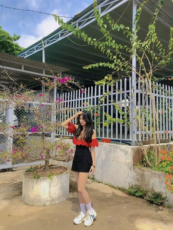 Ảnh gái quê đan lát với sự tỉ mỉ, khéo léo trong từng sản phẩm thủ công