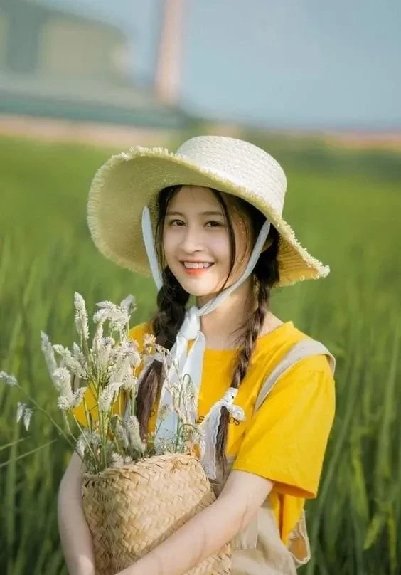 Ảnh cô gái miền quê mang nét duyên dáng và thân thiện của làng quê