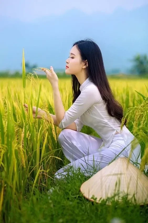 Ảnh gái quê trong trang phục dân tộc ghi lại sự duyên dáng, độc đáo