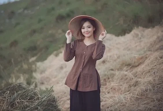 Ảnh thiếu nữ nông thôn thể hiện nét đẹp giản dị, thanh bình