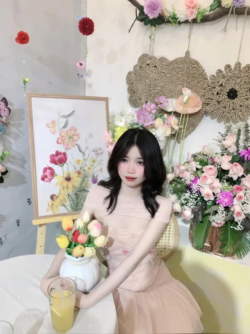 Hình nền gái 2K6 tóc ngang vai cho điện thoại với hình ảnh tươi sáng
