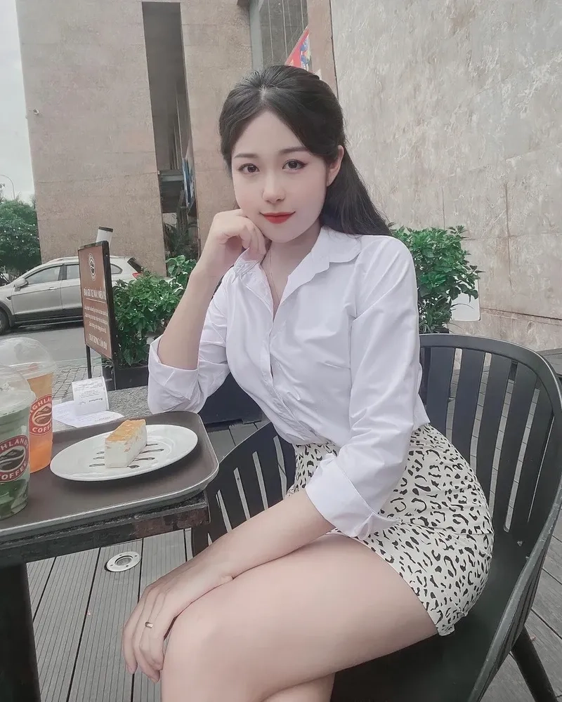 Hình nền gái xinh chibi Instagram tạo cảm giác vui vẻ và thú vị