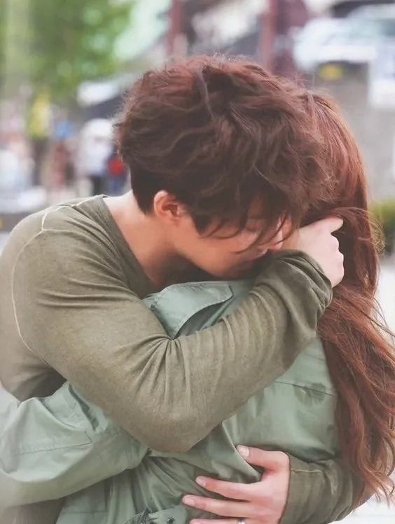 Hình ảnh ôm người yêu ngủ miễn phí dễ dàng tải về sử dụng ngay