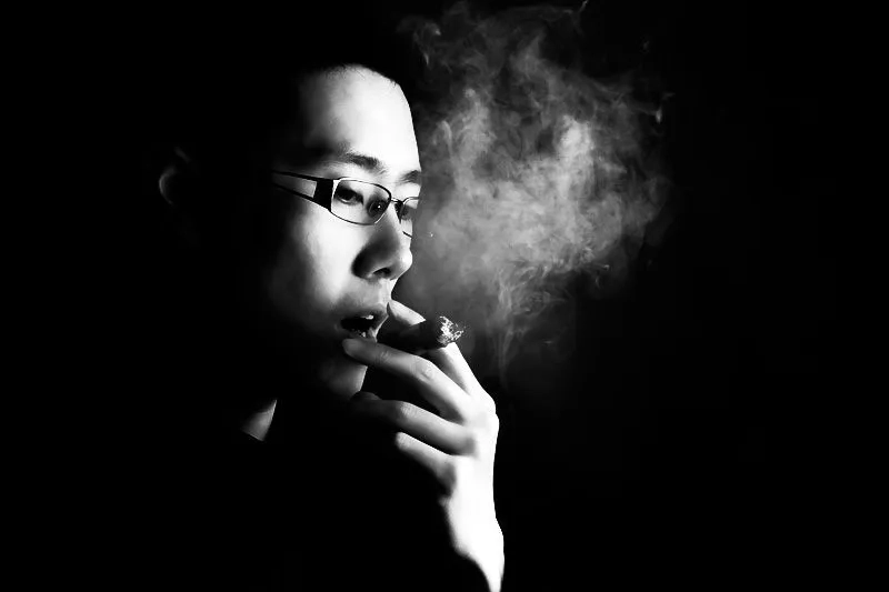 Avatar hút thuốc ảnh buồn thể hiện cảm giác sâu lắng