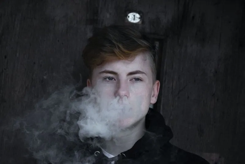 Avatar sad boy hút thuốc tạo cảm giác u sầu và lạnh lùng