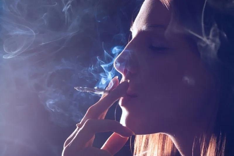 Avatar nam hút thuốc với vẻ ngoài mạnh mẽ và cool