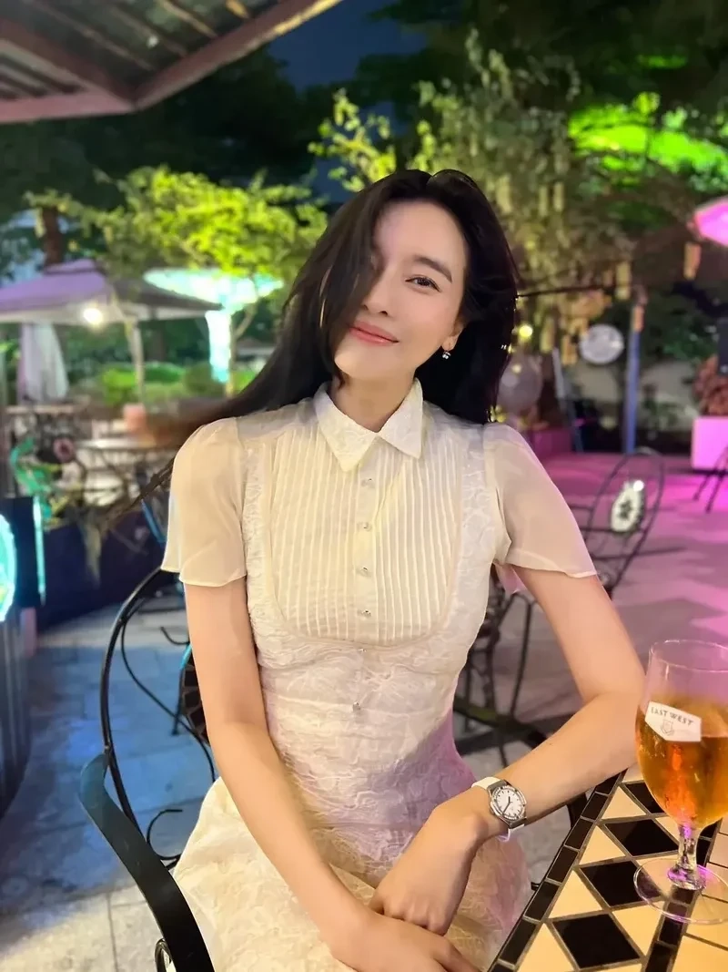 Cao Thái Hà mặc đồ tắm trong các bức ảnh ghi lại khoảnh khắc đẹp