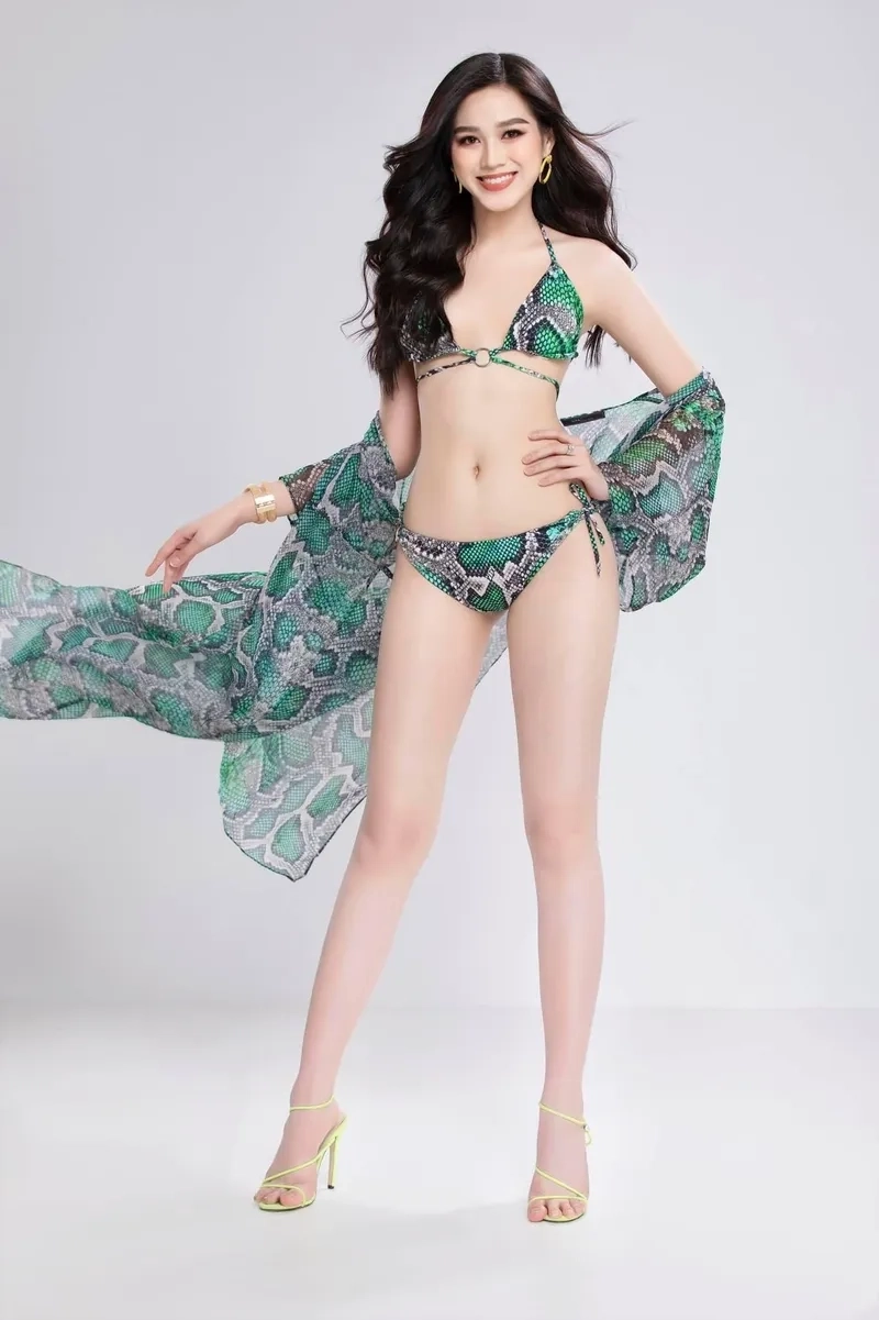Đỗ Thị Hà mặc áo tắm mang đến phong thái tự tin và năng động