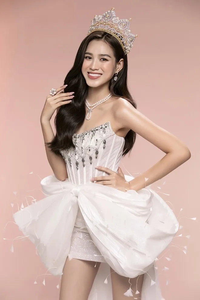 Hoa hậu Đỗ Thị Hà tại Miss World nhận được nhiều lời khen từ ban giám khảo