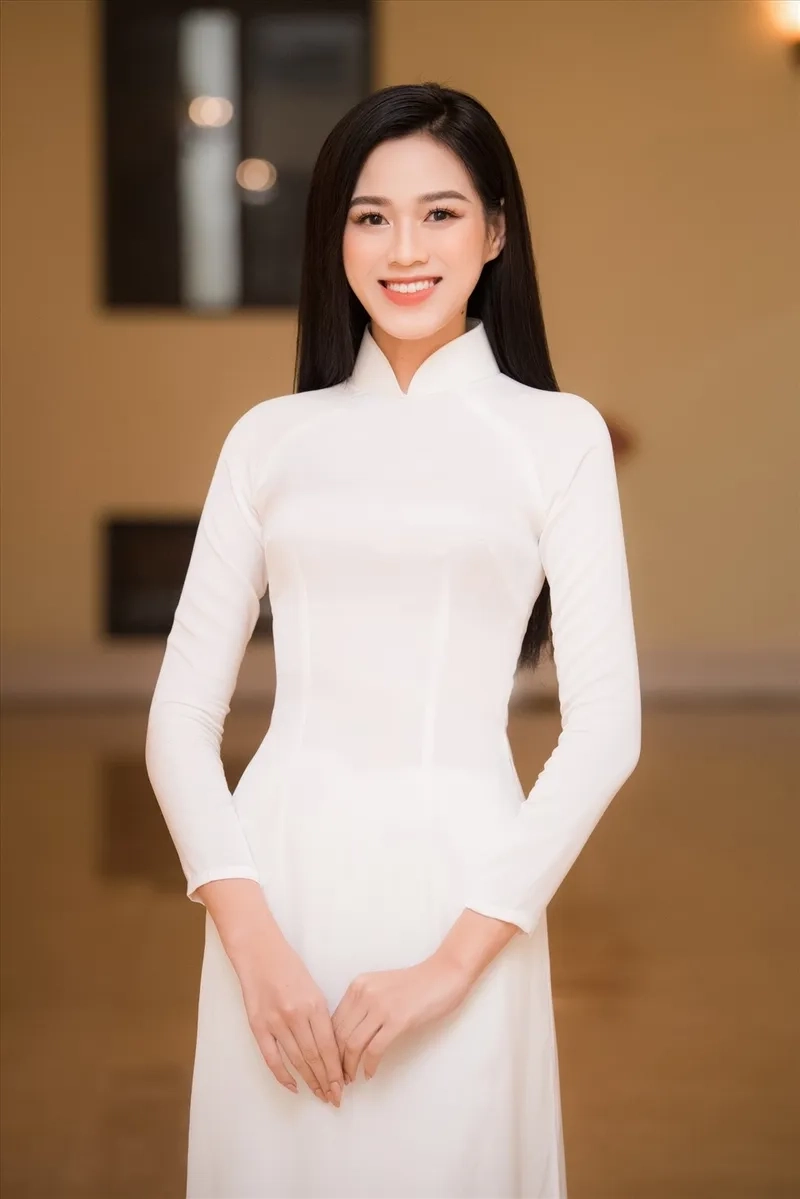 Vương miện của Đỗ Thị Hà là biểu tượng cho sự nỗ lực và thành công