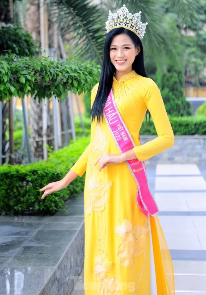 Hoa hậu Đỗ Thị Hà mặc áo tắm trong phần thi quốc tế nhận nhiều lời khen