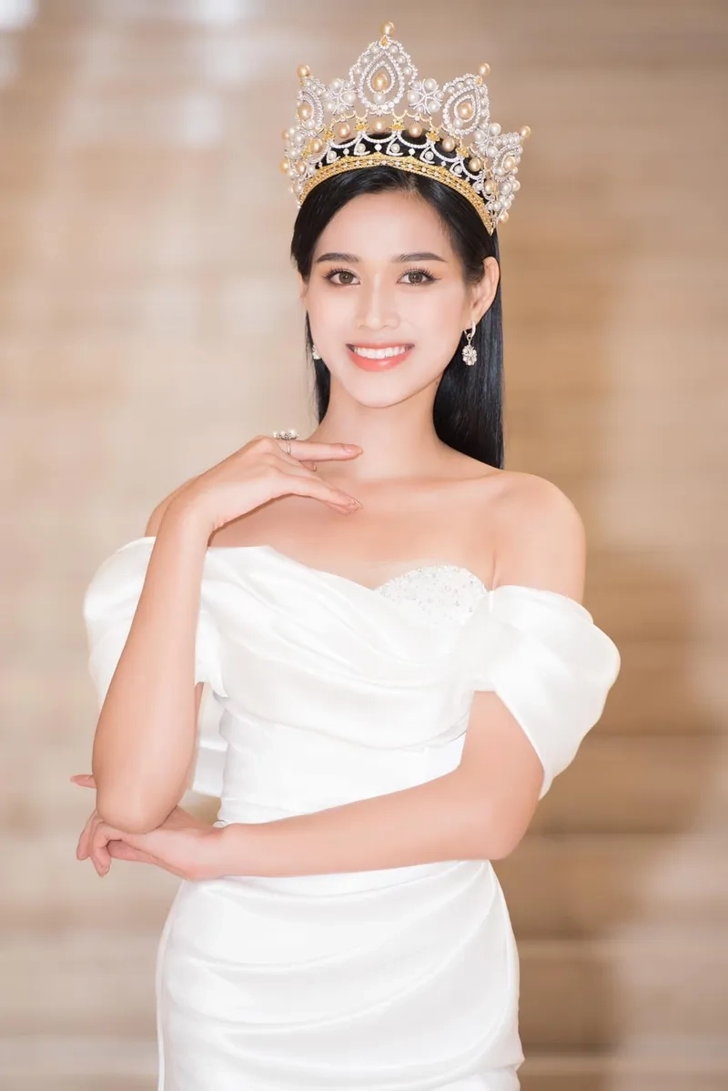 Đỗ Thị Hà mặc bikini luôn thể hiện vẻ đẹp tự nhiên và phong thái tự tin