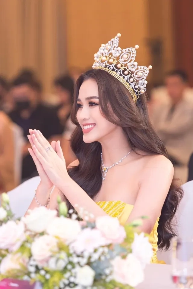 Đỗ Thị Hà sexy là biểu tượng cho sự tự tin và nét đẹp quyến rũ