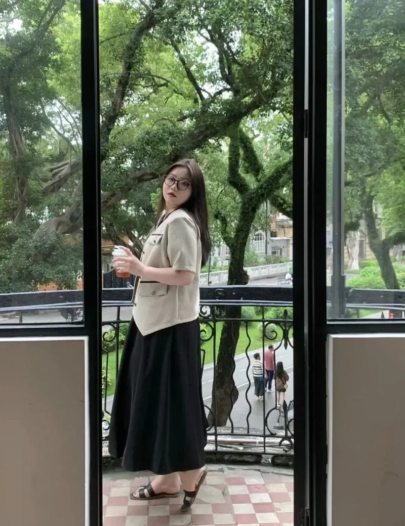 Tải hình ảnh cô gái mập dễ thương vẽ tay với phong cách độc đáo