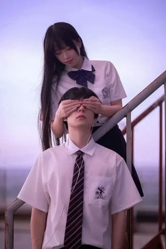 Hình nền cặp đôi lãng mạn tạo nên không gian ngọt ngào và ấm áp