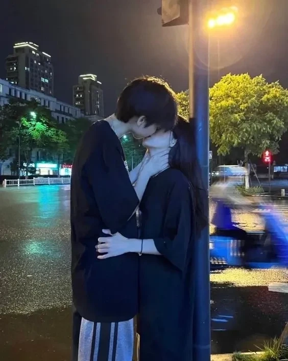 Hình nền cặp đôi dễ thương thể hiện tình yêu trong sáng và đáng yêu
