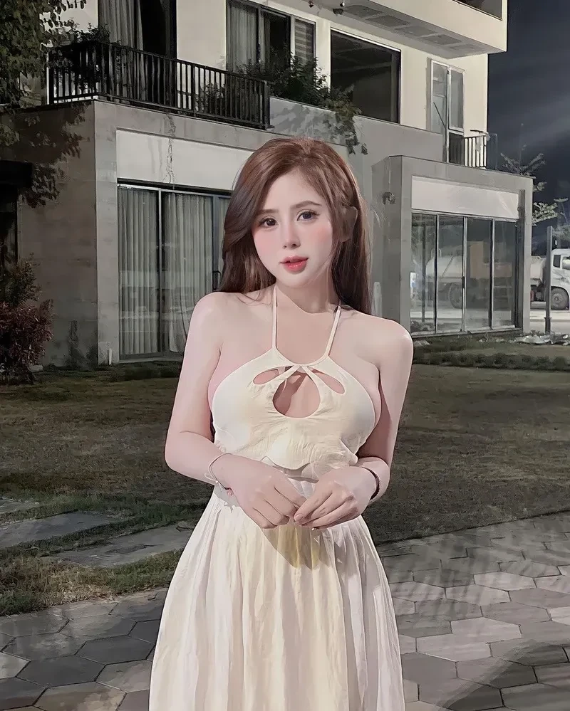 Gái xinh Việt Nam ngắm hoàng hôn trên biển với vẻ đẹp dịu dàng và lãng mạn