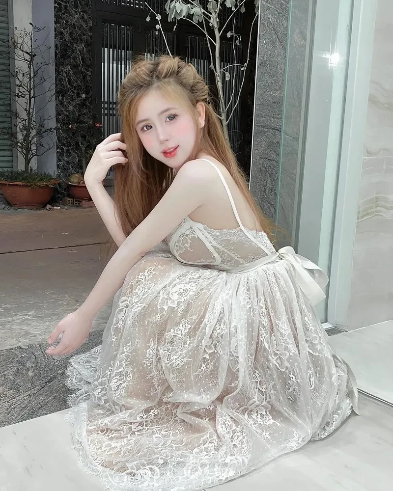 Gái xinh Việt Nam phong cách street style thể hiện sự năng động và thời trang