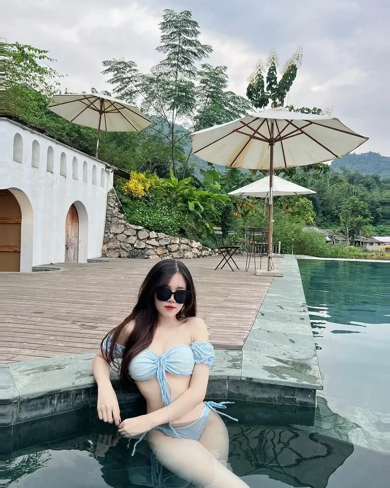 Hình ảnh gái xinh Việt Nam mùa xuân với khung cảnh nhẹ nhàng và rạng rỡ