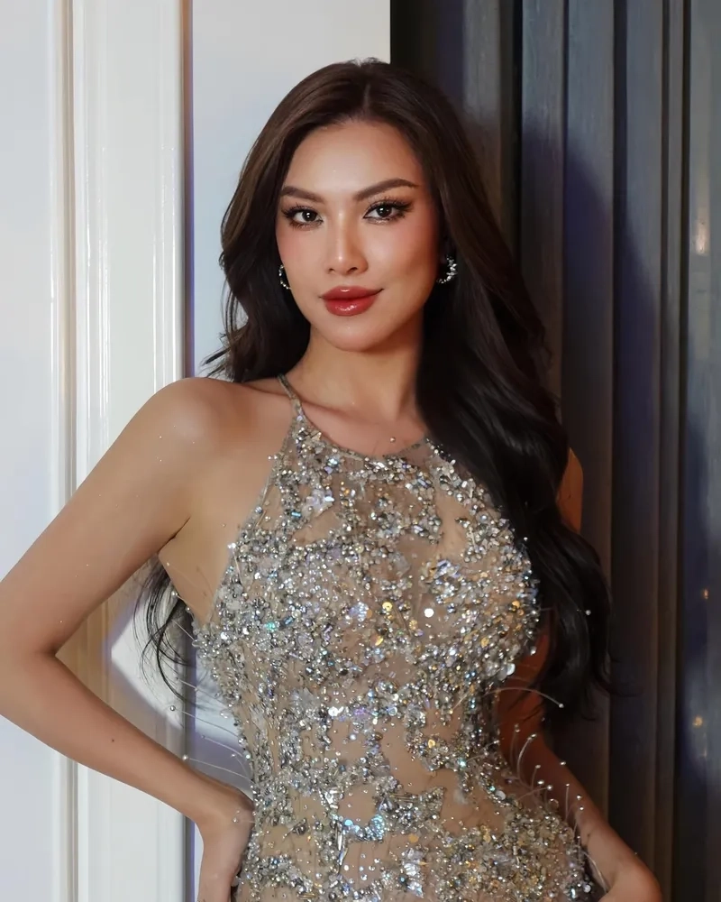 Kim Duyên nói tiếng Anh tự tin và chuyên nghiệp trong các sự kiện quốc tế