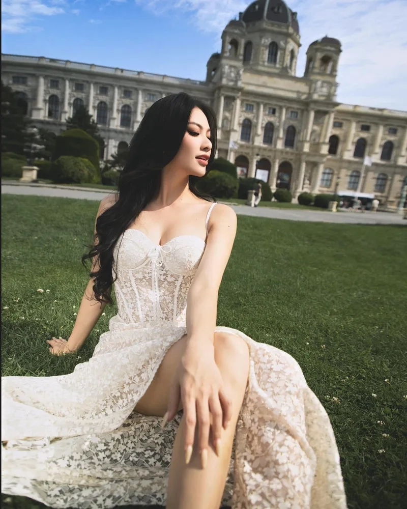 Kim Duyên Hoa hậu Hoàn Vũ mang đến hình ảnh duyên dáng và tài năng