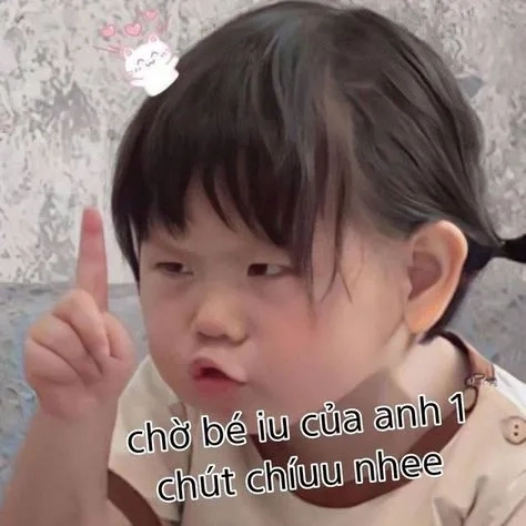 Meme em bé cute hài hước ngộ nghĩnh với biểu cảm đáng yêu