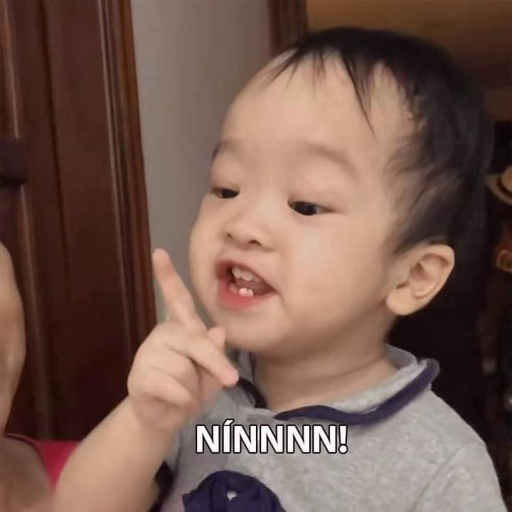 Meme tóc vàng hài hước và sáng tạo mang lại niềm vui