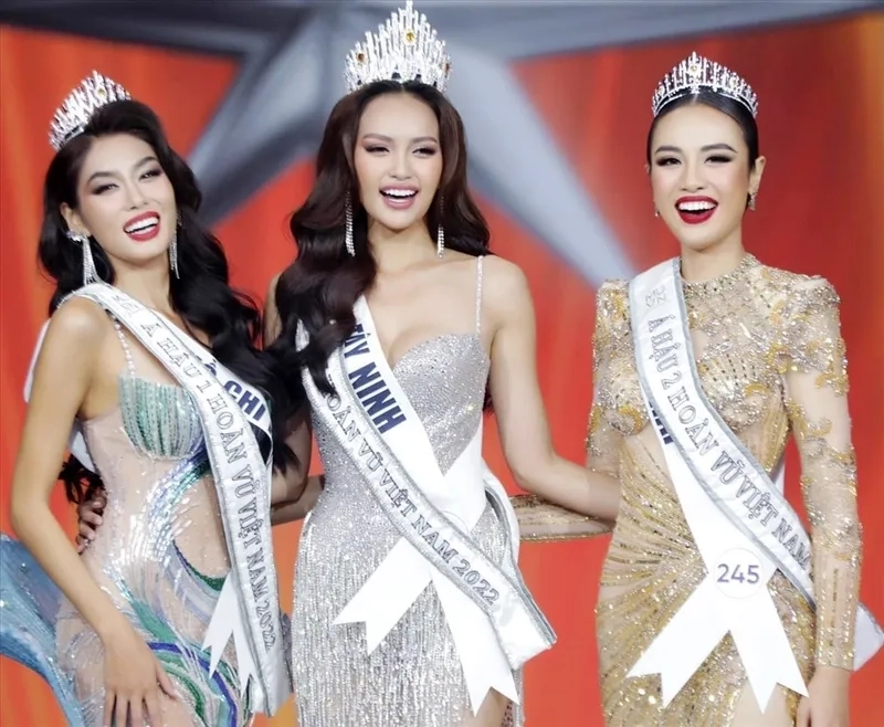 Đầm dạ hội Ngọc Châu luôn giúp cô nổi bật trong các sự kiện quan trọng